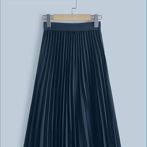 Black Pleated maxi skirt
